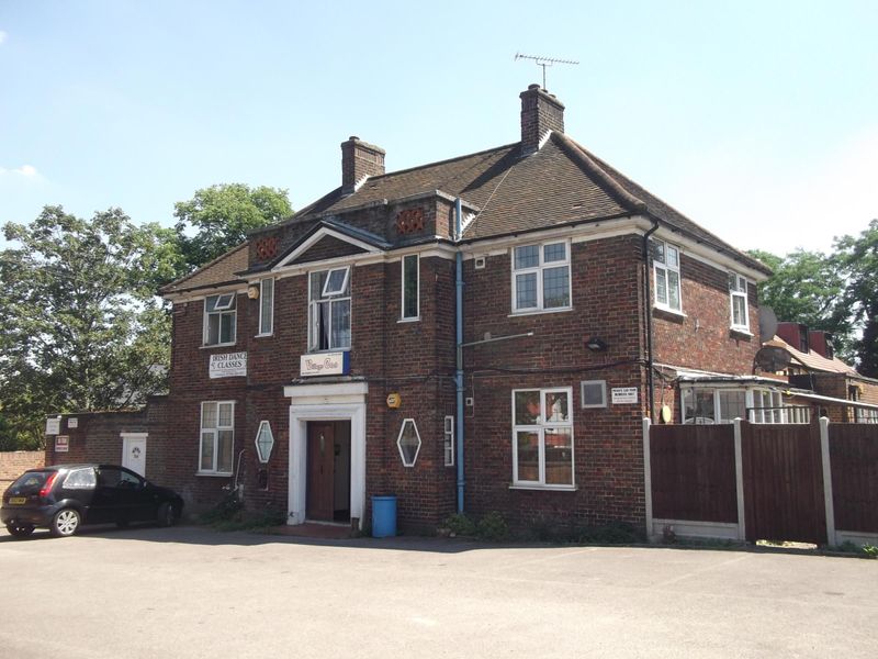 E17-VillageClub76ChurchLane-20180715.. (Pub, External). Published on 05-08-2018