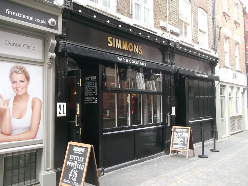 E1-Simmons21WidegateStreet-20180721.. (Pub, External, Key). Published on 27-07-2018