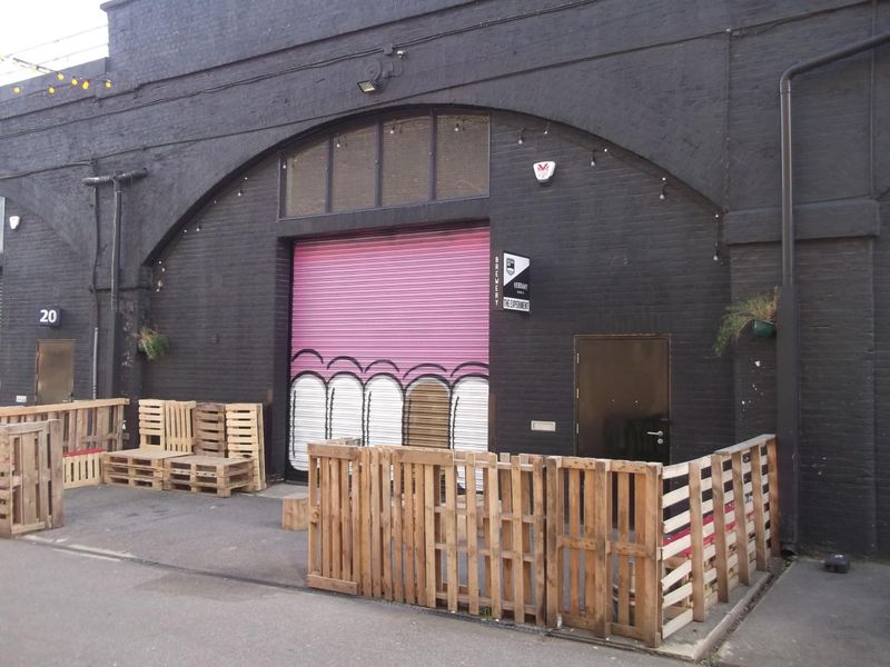 Experiement London E8 taken 26 March 2019.. (Pub, External). Published on 15-04-2019