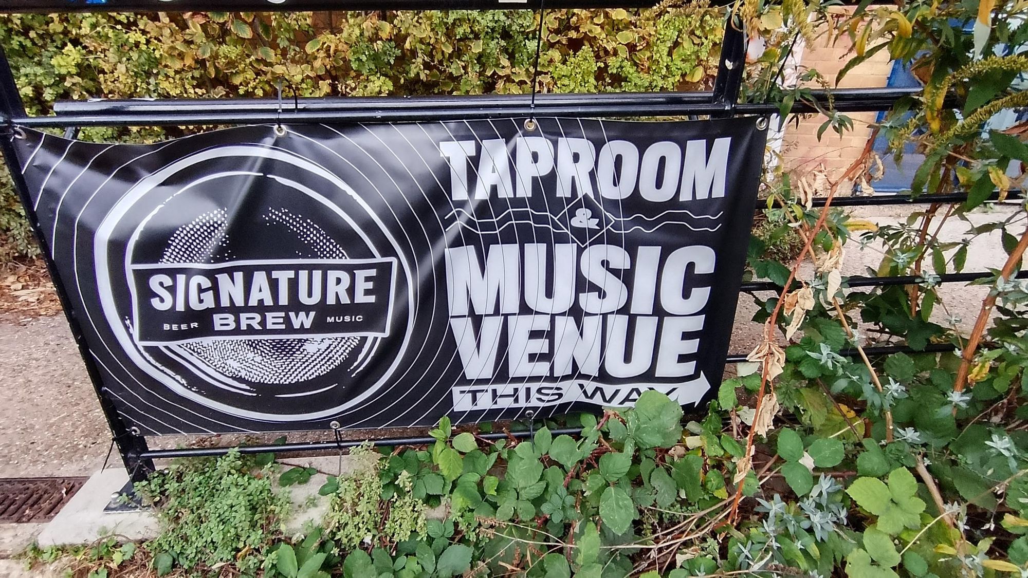 Sign on the canal. Published on 29-10-2025