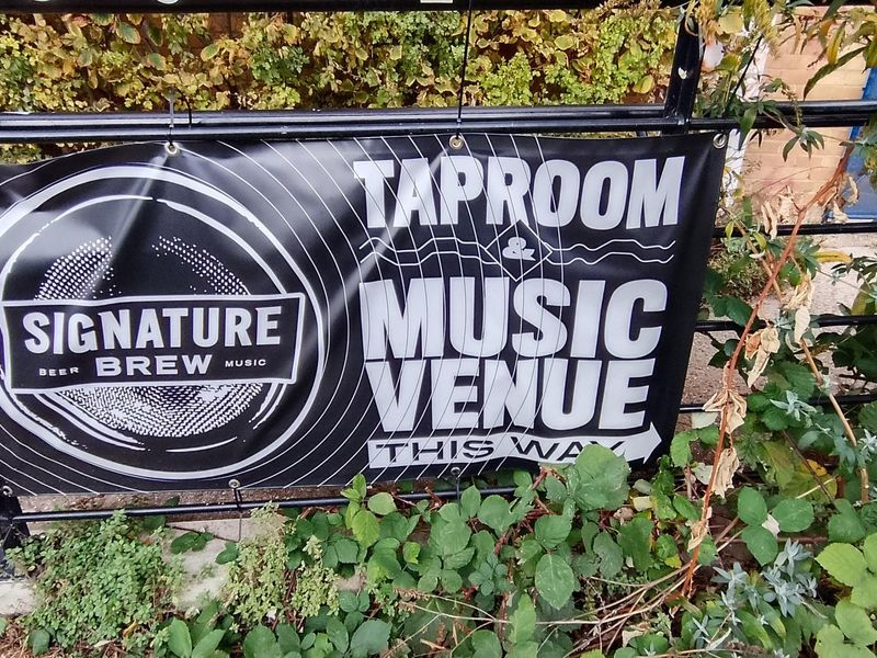 Sign on the canal. Published on 29-10-2025 