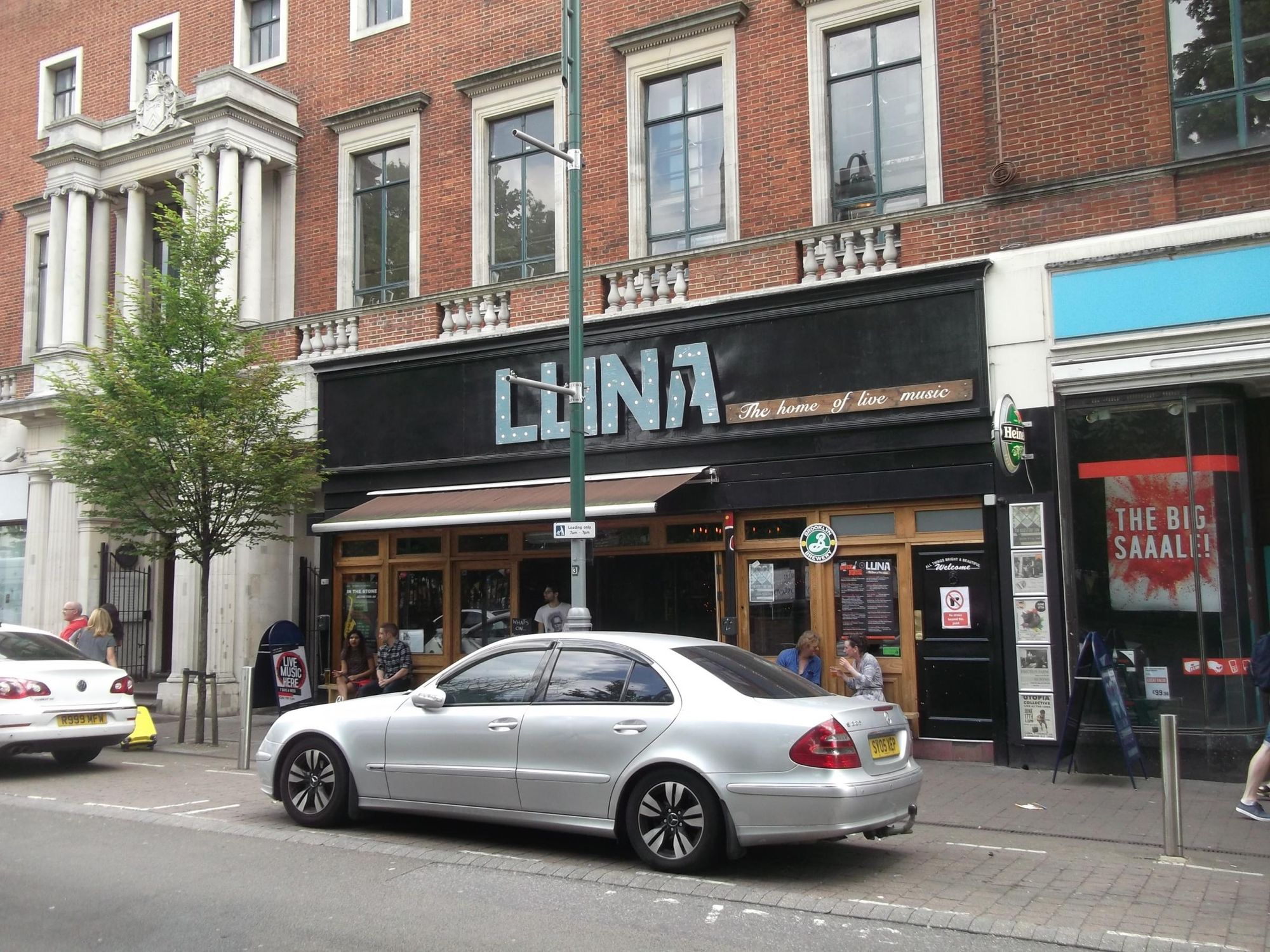 Luna Lounge London E11 taken-2017-06-17.JPG. (Pub, External). Published on 20-02-2020