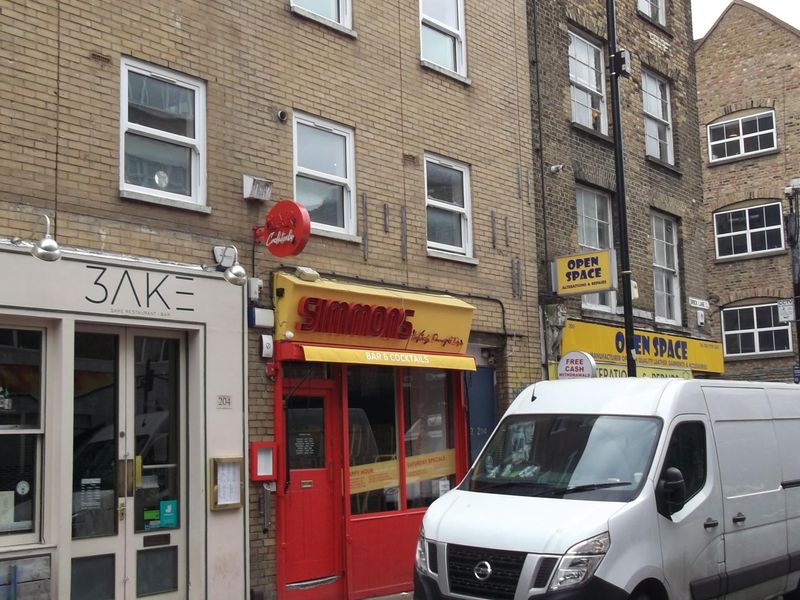 Simmonds London E1 taken 2022-04-13. (Pub, External). Published on 22-04-2022