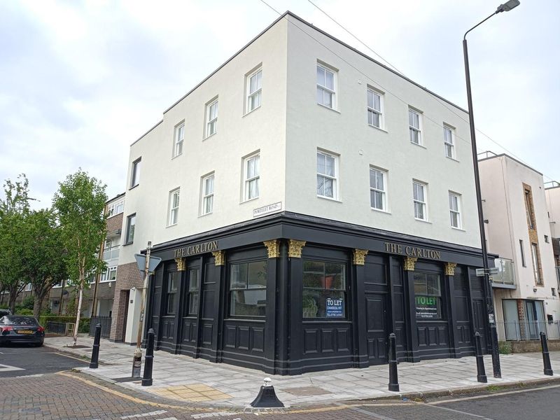 Carlton2022_05-1-London E1. (Pub, External). Published on 20-10-2022