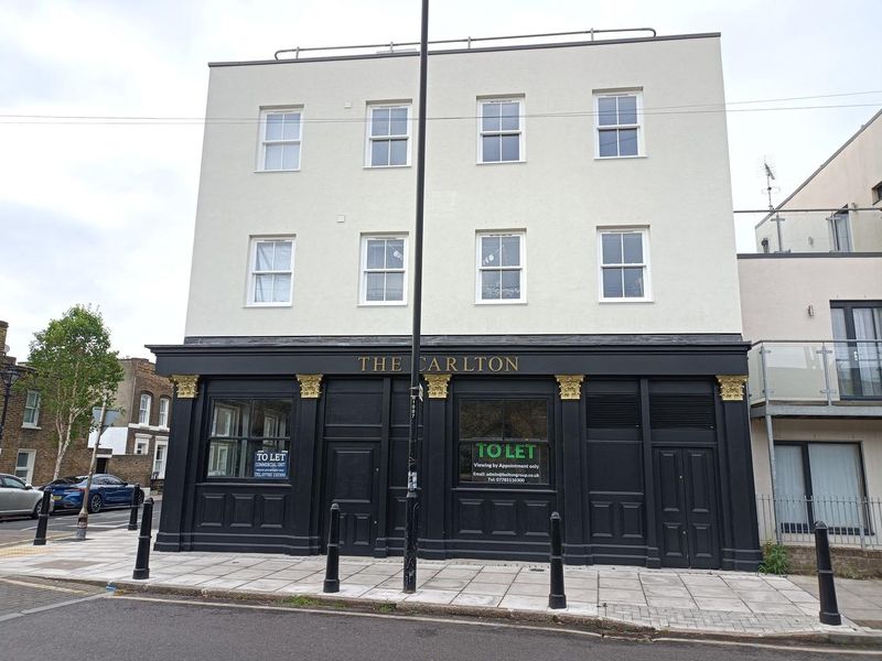 Carlton2022_05-1-London E1. (Pub, External). Published on 20-10-2022