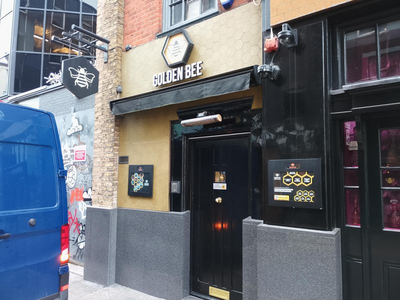 London EC1V Golden Bee taken 20240130. (Pub, External). Published on 03-02-2024