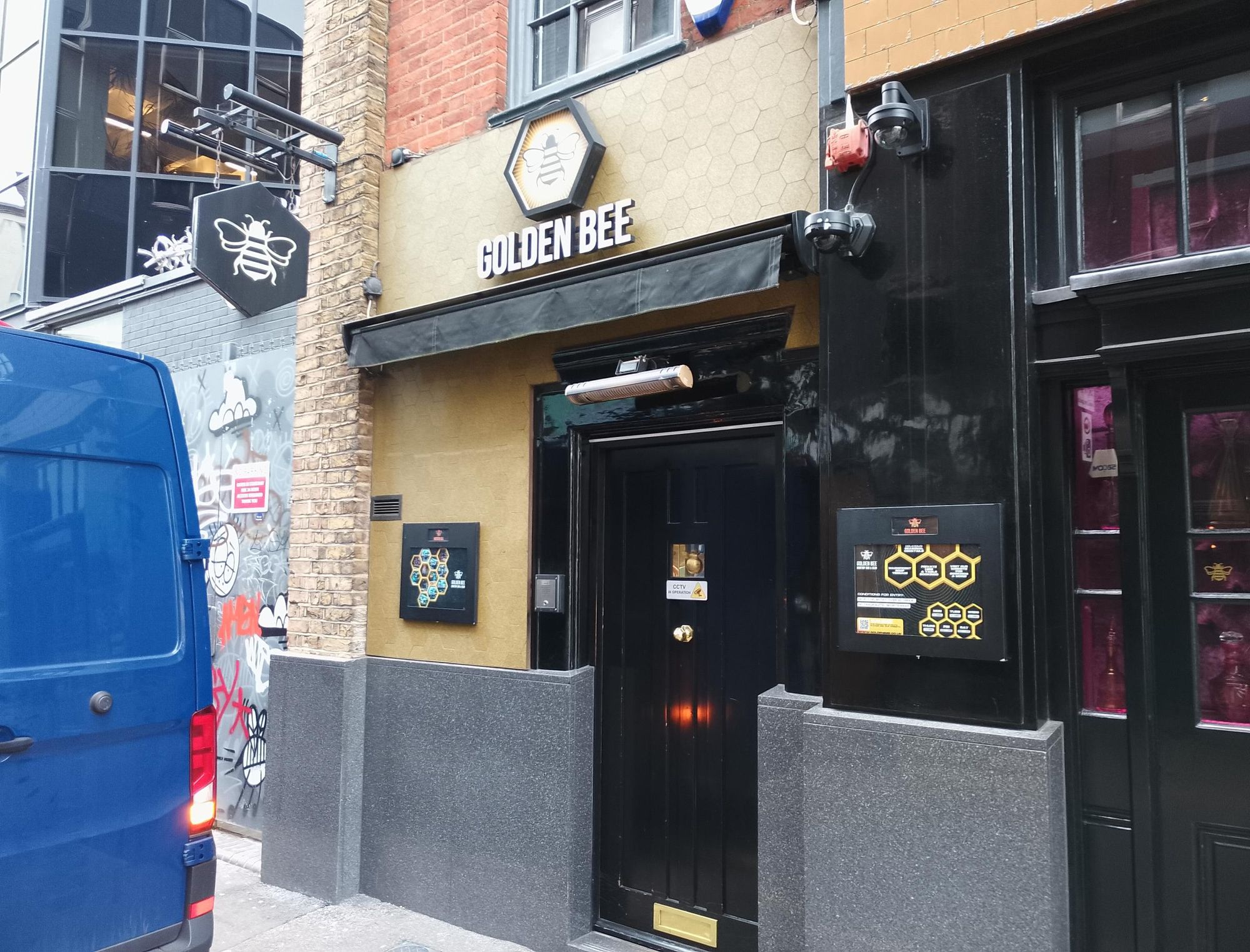 London EC1V Golden Bee taken 20240130. (Pub, External). Published on 03-02-2024