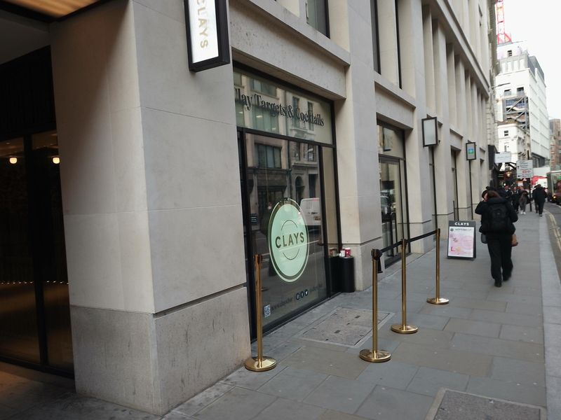 London EC2R Clays City taken 20240124.. (Pub, External, Key). Published on 25-01-2024