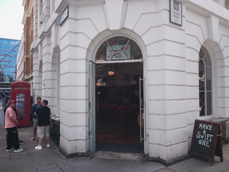 Bolter London EC4R 2024017. (Pub, External). Published on 21-08-2024