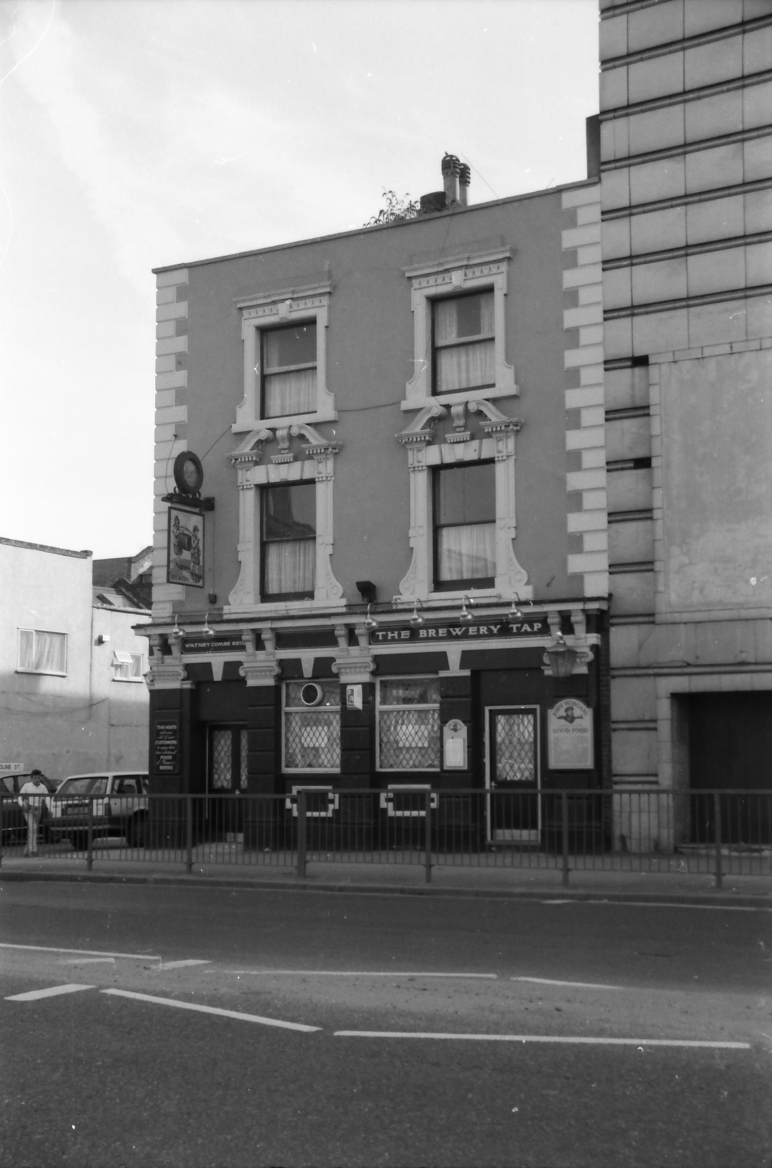 Brewery Tap London E1 taken in Oct 1988. (Pub, External). Published on 27-12-2017