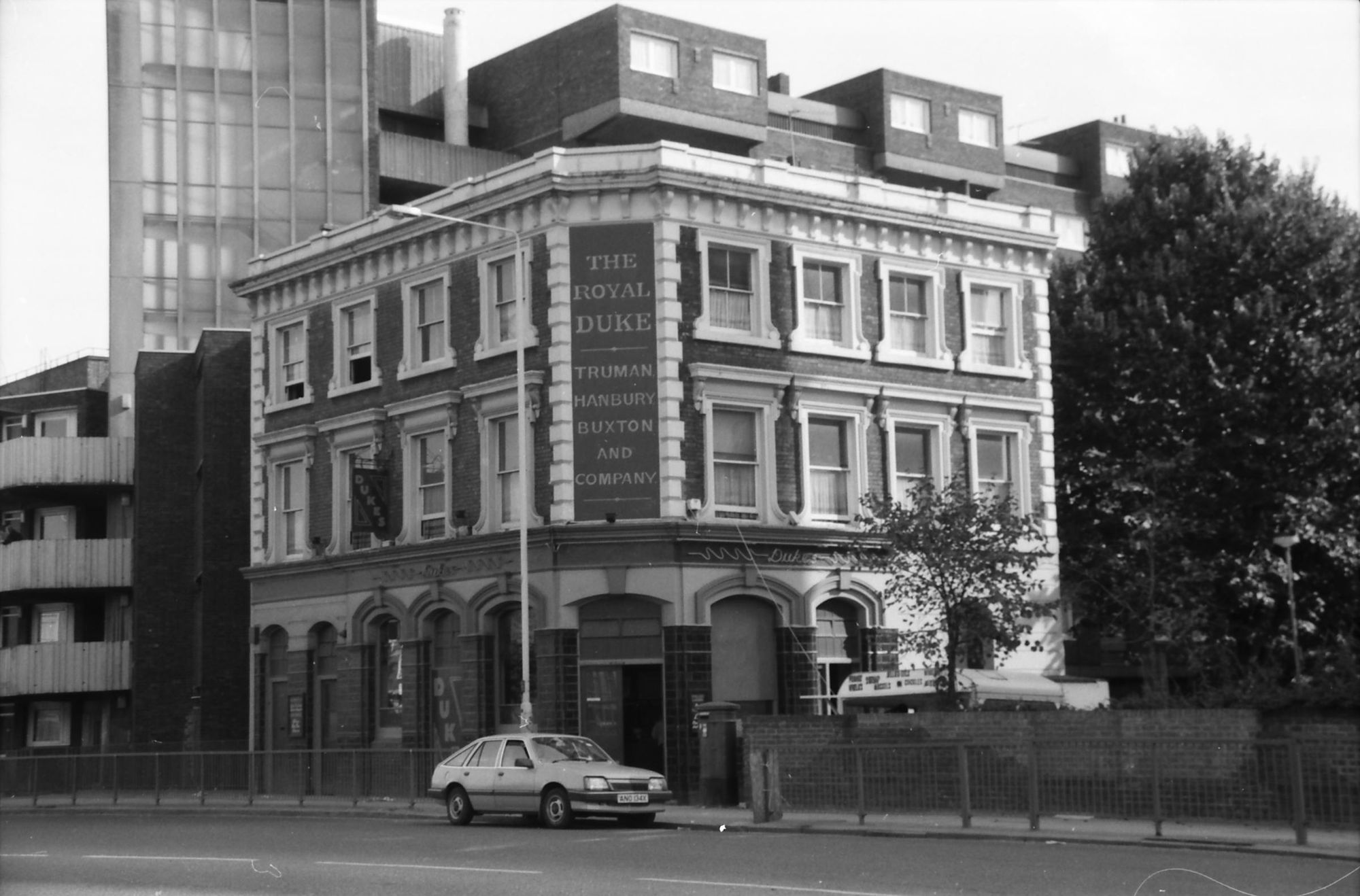 E1-Royal Duke taken 1 Oct 1988.jpg. (Pub, External, Key). Published on 02-01-2018