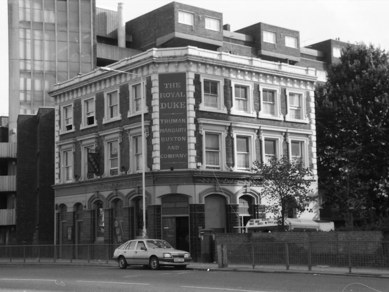 E1-Royal Duke taken 1 Oct 1988.jpg. (Pub, External, Key). Published on 02-01-2018