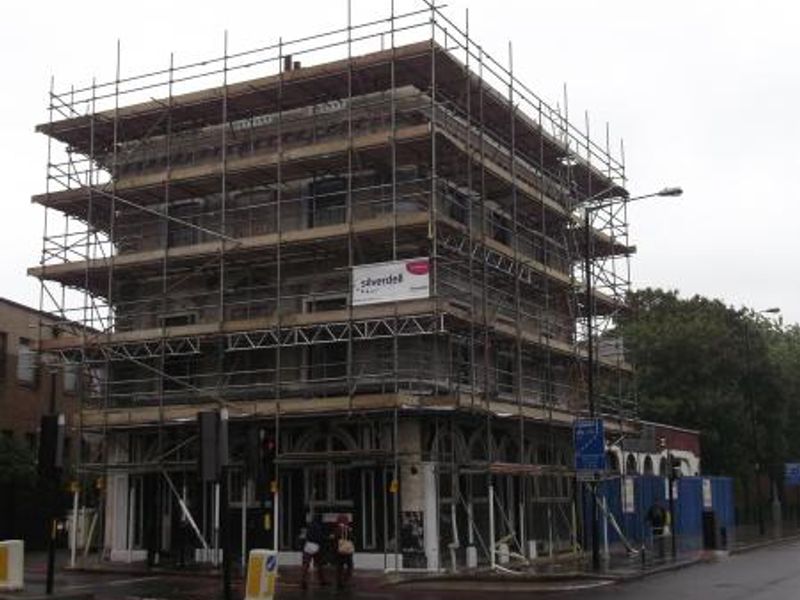 George London E1 taken Sept 2013. (Pub, External). Published on 03-10-2013
