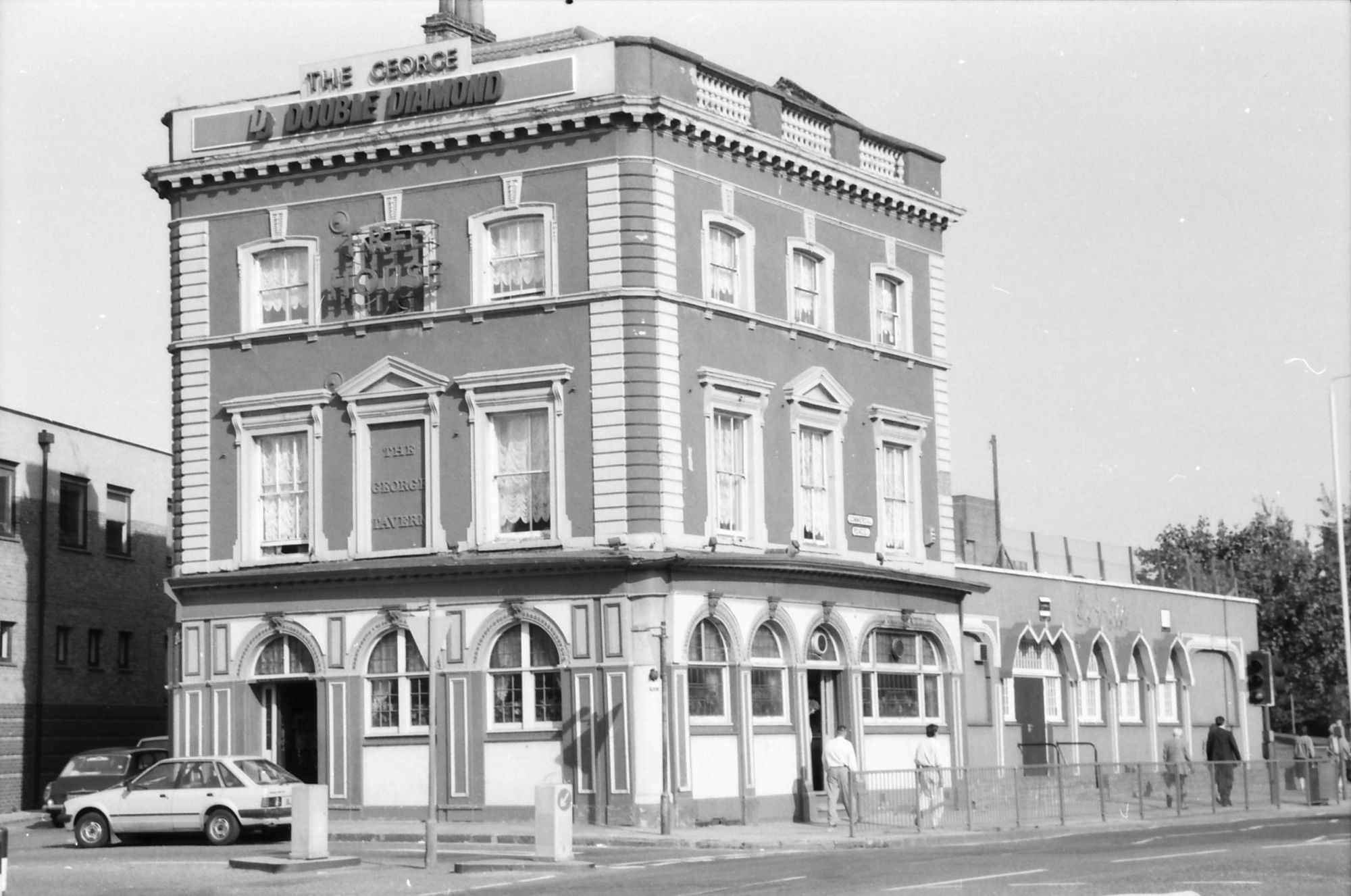 George Tavern London E1 taken in Oct 1988. (Pub, External). Published on 28-12-2017
