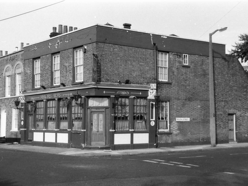 Mercers Arms taken Oct 1988. (Pub, External, Key). Published on 29-12-2017