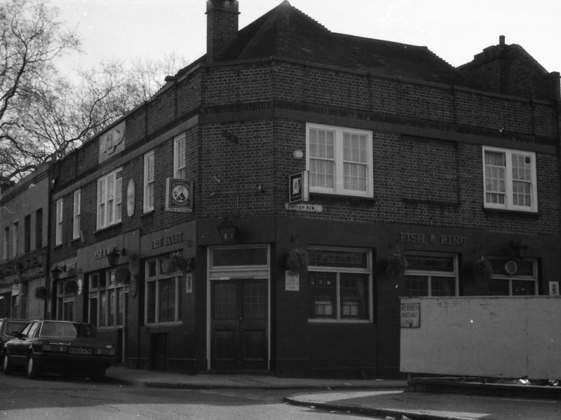 Fish & Ring London E1 taken 19-4-1987. (Pub, External). Published on 28-12-2017