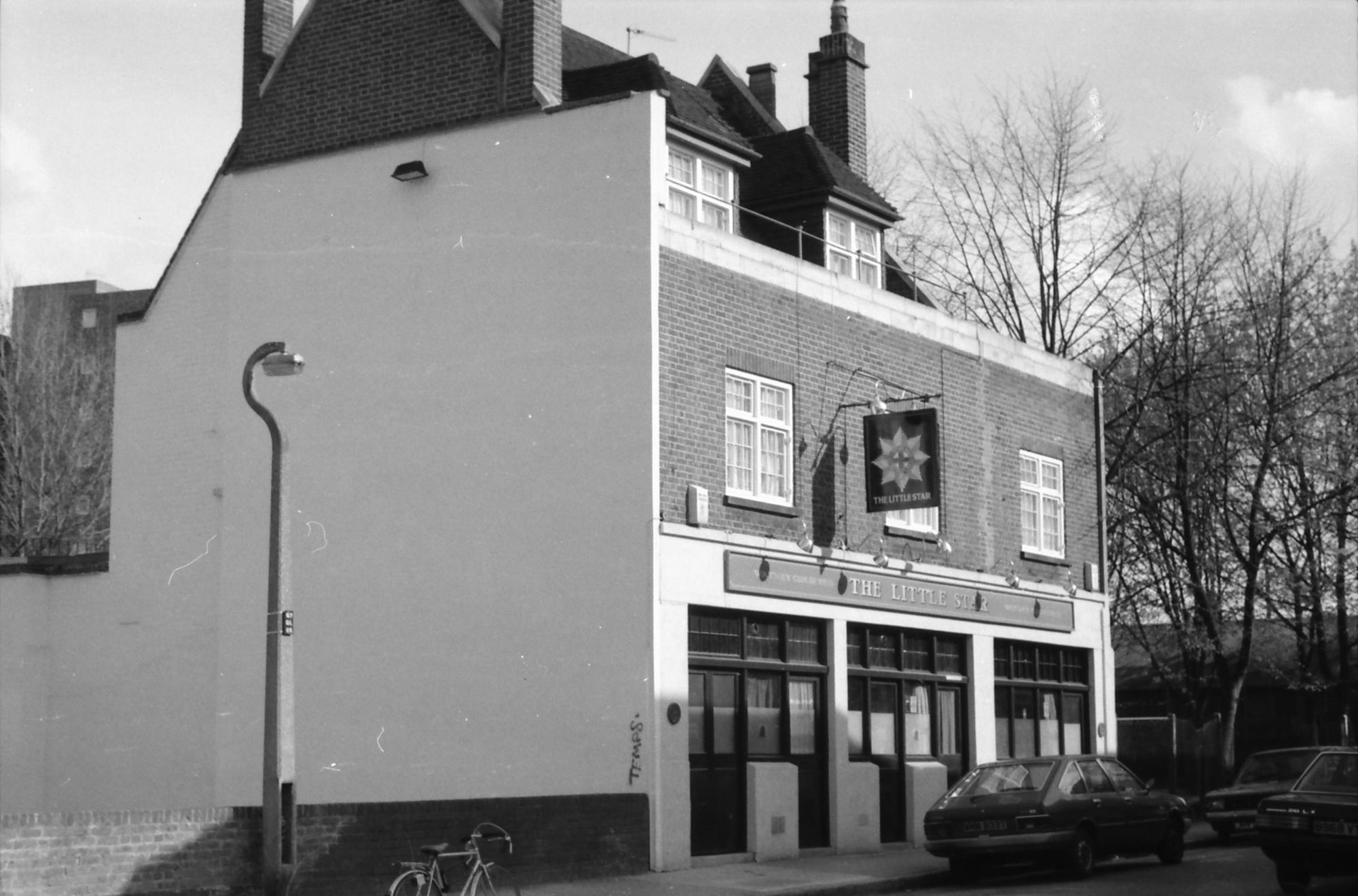 E1-Little Star taken 19-4-1987.jpg. (Pub, External). Published on 29-12-2017