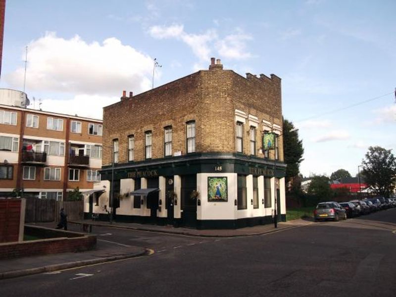 Peacock London E1 taken Oct 2013. (Pub, External). Published on 02-12-2013