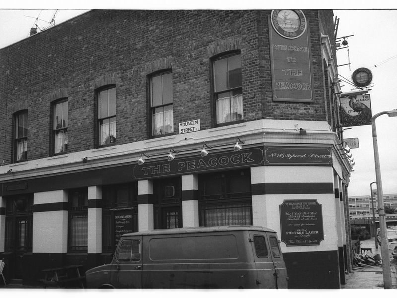 Peacock London E1 taken in July 1985. (Pub, External, Key). Published on 02-01-2018
