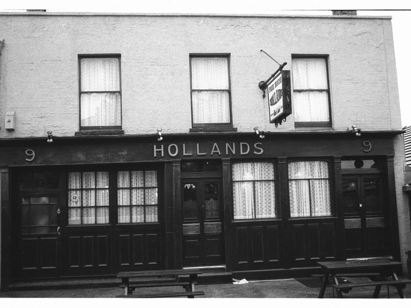E1-Hollands July 1985.jpg. (Pub, External). Published on 28-12-2017