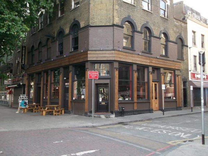 London Hospital Tavern - Urban Bar London E1. (Pub, External). Published on 03-10-2013 