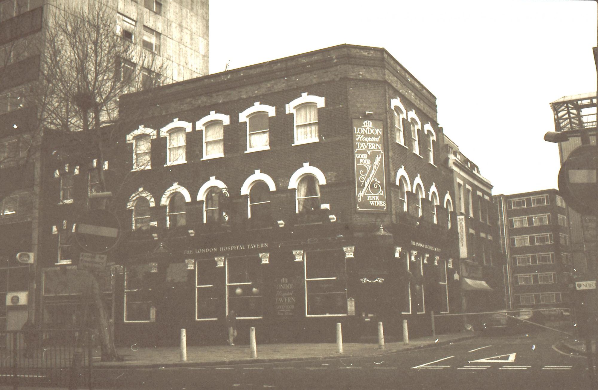 E1-London Hospital Tav taken maybe 1991.jpg. (Pub, External). Published on 29-12-2017