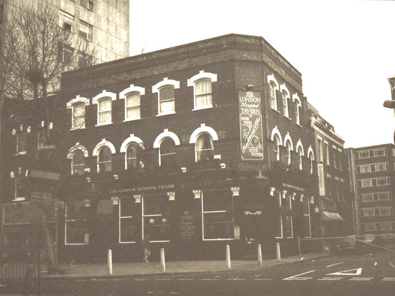 E1-London Hospital Tav taken maybe 1991.jpg. (Pub, External). Published on 29-12-2017 