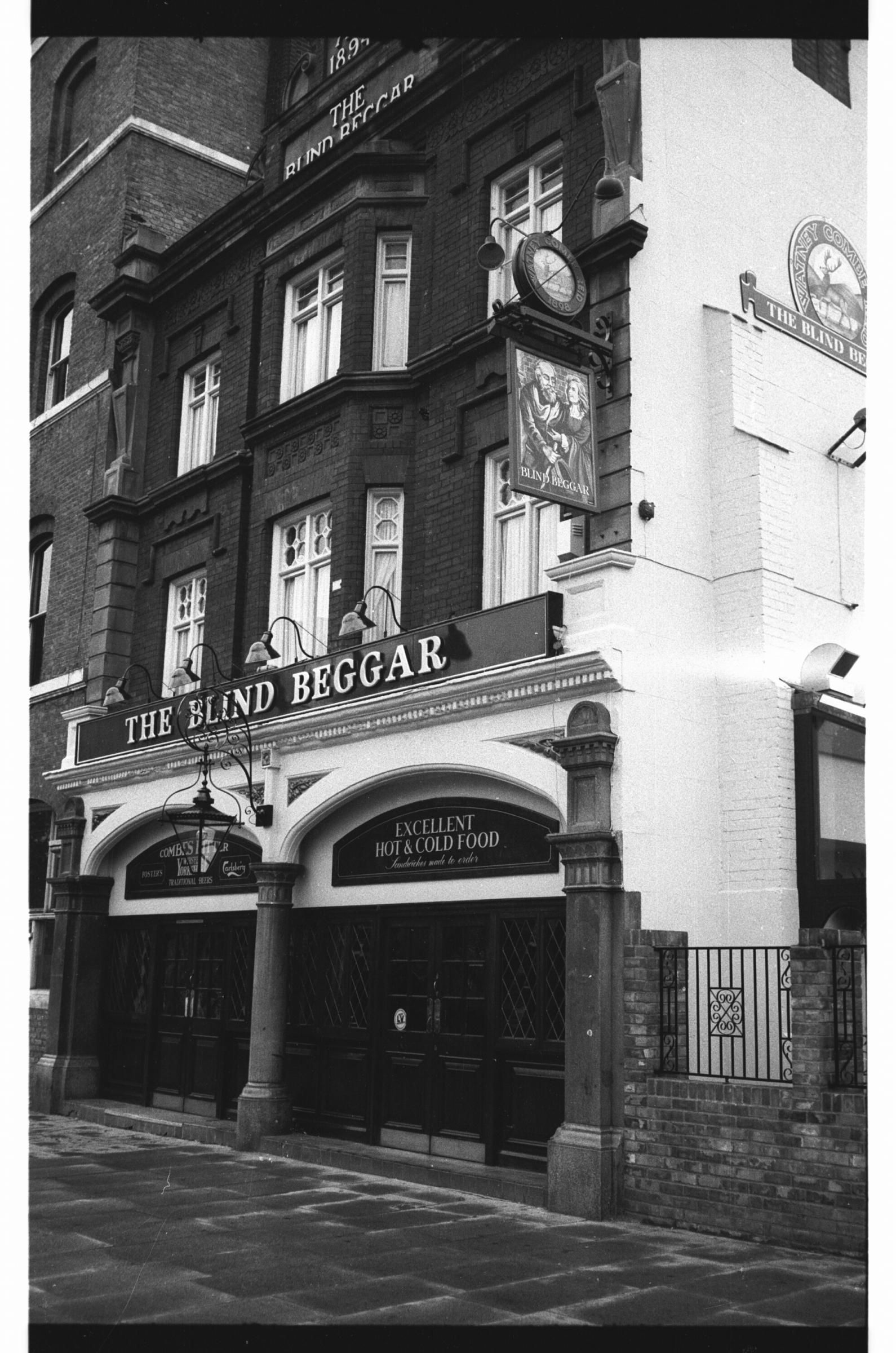 Blind Beggar London E1 taken in 1985. (Pub, External). Published on 27-12-2017
