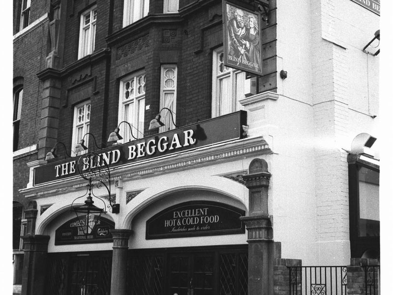 Blind Beggar London E1 taken in 1985. (Pub, External). Published on 27-12-2017