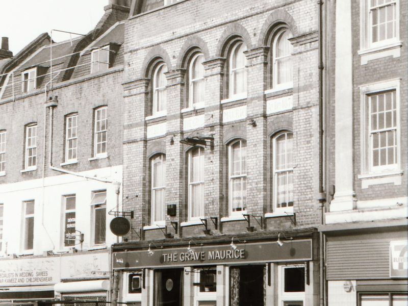 E1-Grave Maurice taken Aug 1989.jpg. (Pub, External). Published on 28-12-2017 