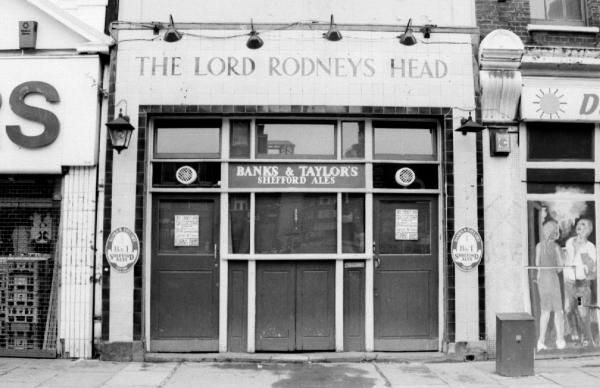 Lord Rodneys Head  London E1. (Pub). Published on 13-04-2016