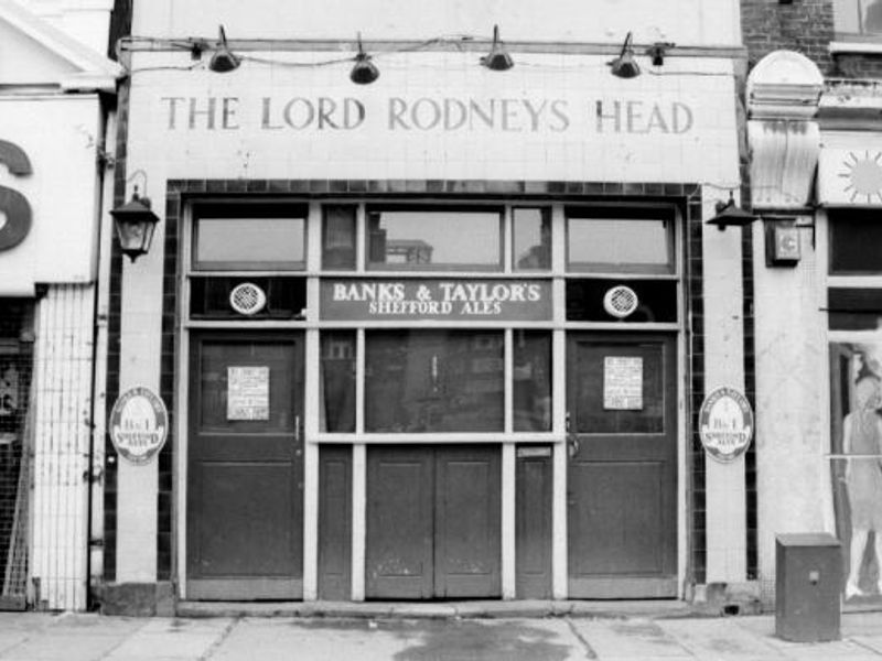Lord Rodneys Head  London E1. (Pub). Published on 13-04-2016