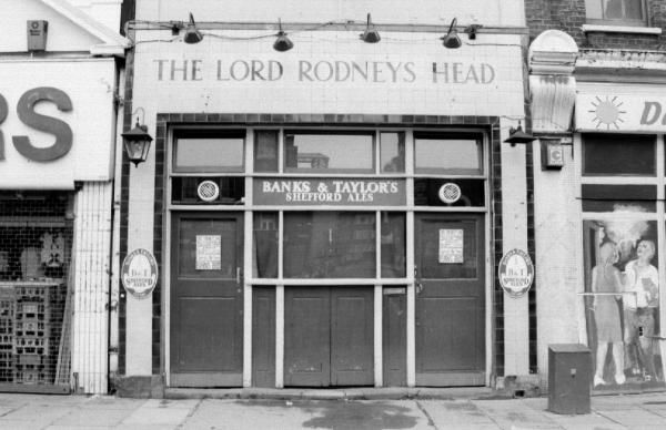 Lord Rodneys Head  London E1. (Pub). Published on 13-04-2016