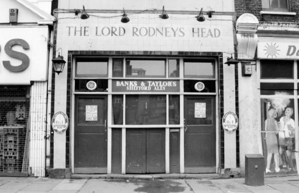 Lord Rodneys Head  London E1. (Pub). Published on 13-04-2016