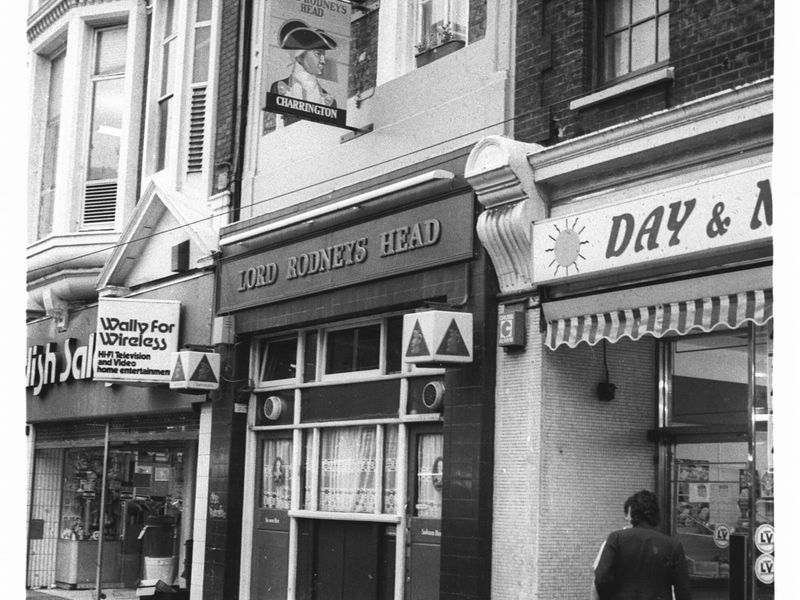 E1-Lord Rodneys Head Aug 1985.jpg. (Pub, External). Published on 29-12-2017