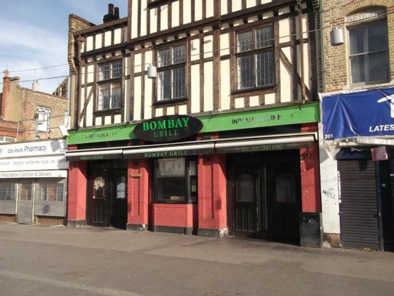 Black Bull London E1 taken Aug 2013. (Pub, External). Published on 12-11-2013 