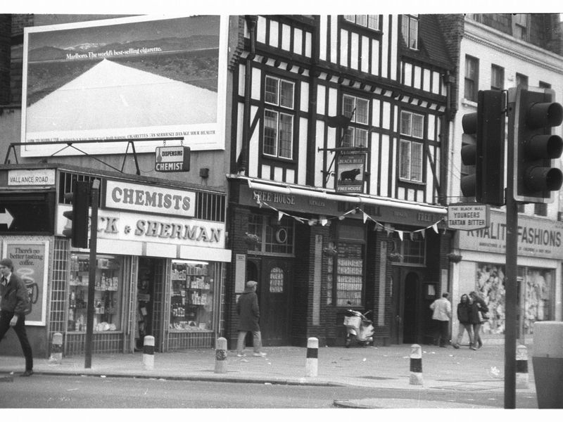 Black Bull London E1 taken in 1985. (Pub, External). Published on 27-12-2017 
