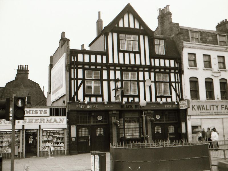 Black Bull London E1 taken sometime between Aug 1989 and Feb 199. (Pub, External). Published on 27-12-2017 