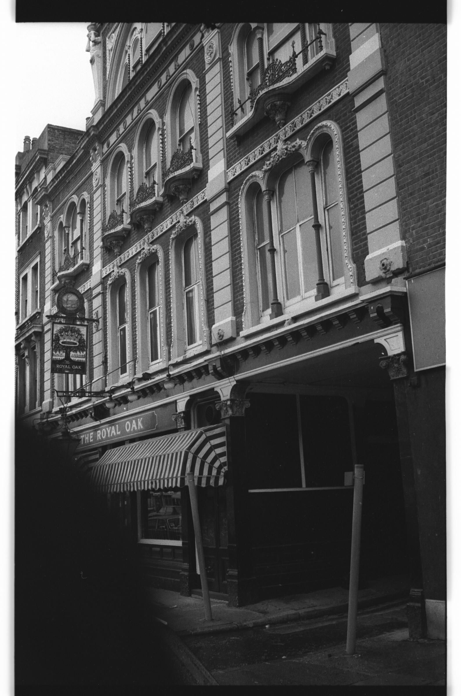 E1-Royal Oak2 Aug 1985.jpg. (Pub, External). Published on 02-01-2018