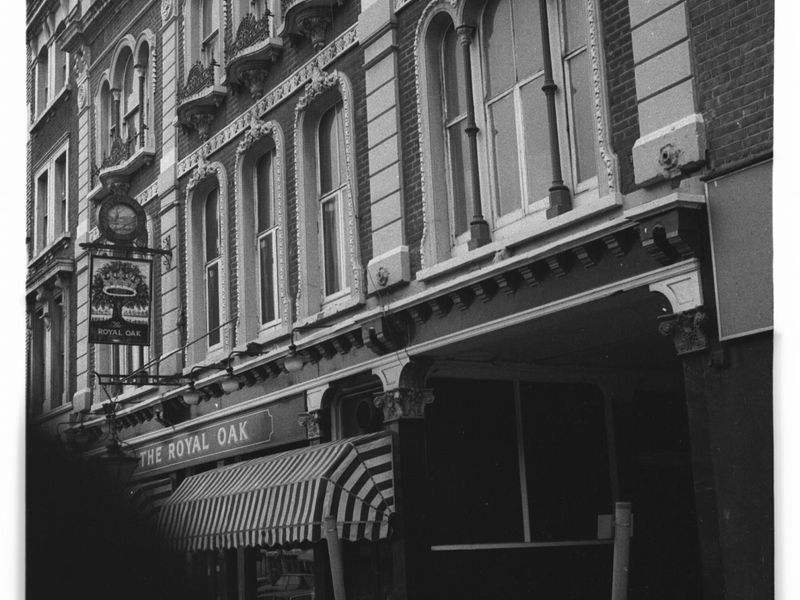 E1-Royal Oak2 Aug 1985.jpg. (Pub, External). Published on 02-01-2018