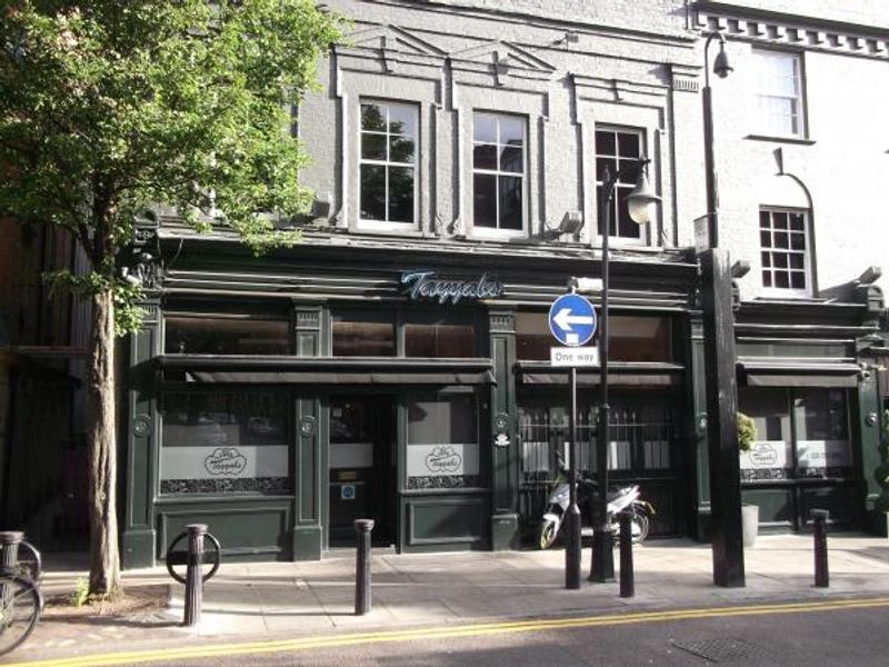 Queens Head Fieldgate Street London E1. (Pub, External). Published on 23-09-2013