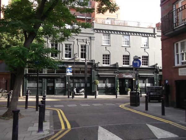 Queens Head Fieldgate St London E1 taken Aug 2013. (Pub, External, Key). Published on 19-11-2013