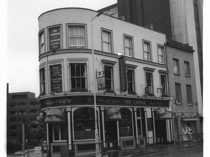 Castle London E1 taken in July 1985. (Pub, External). Published on 27-12-2017