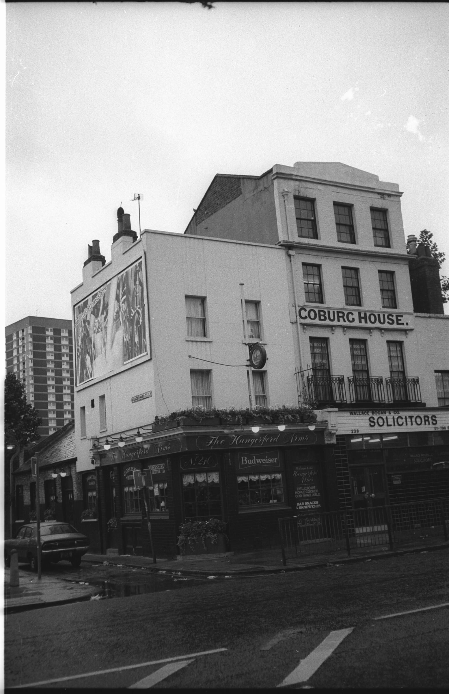 E1-Hungerford Arms July 1985.jpg. (Pub, External). Published on 28-12-2017