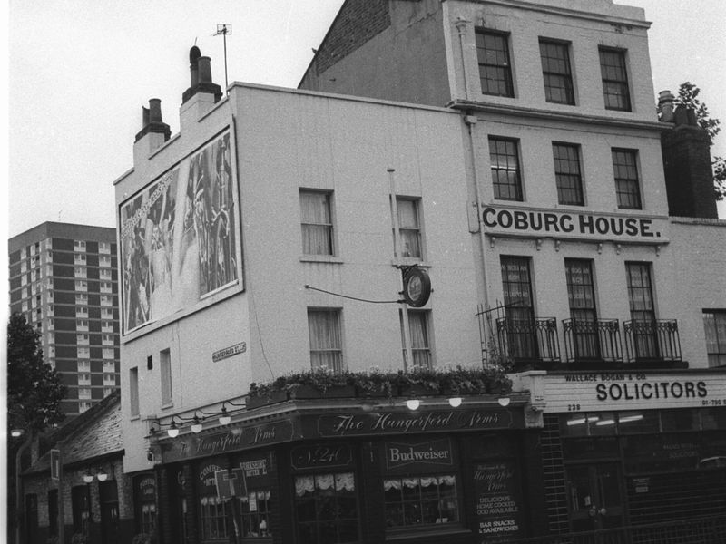 E1-Hungerford Arms July 1985.jpg. (Pub, External). Published on 28-12-2017