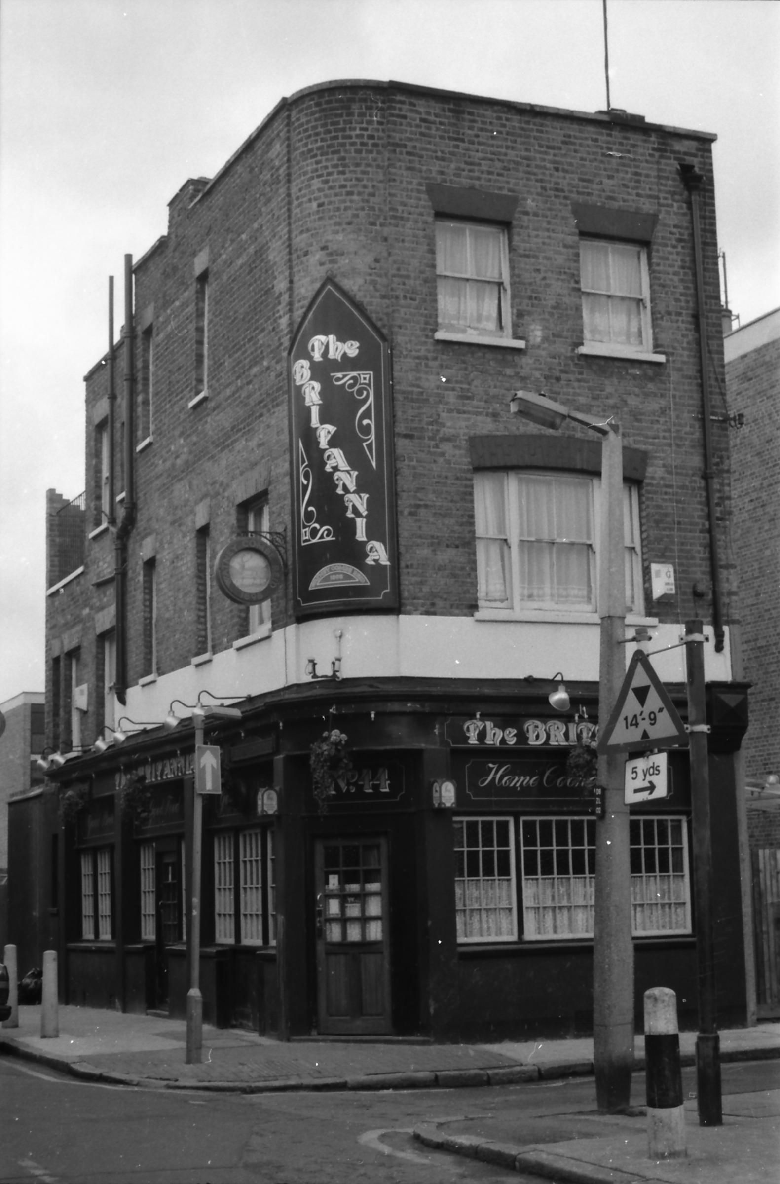 Britannia Morris Street London E1 taken 19 FEB 1989. (Pub, External). Published on 27-12-2017