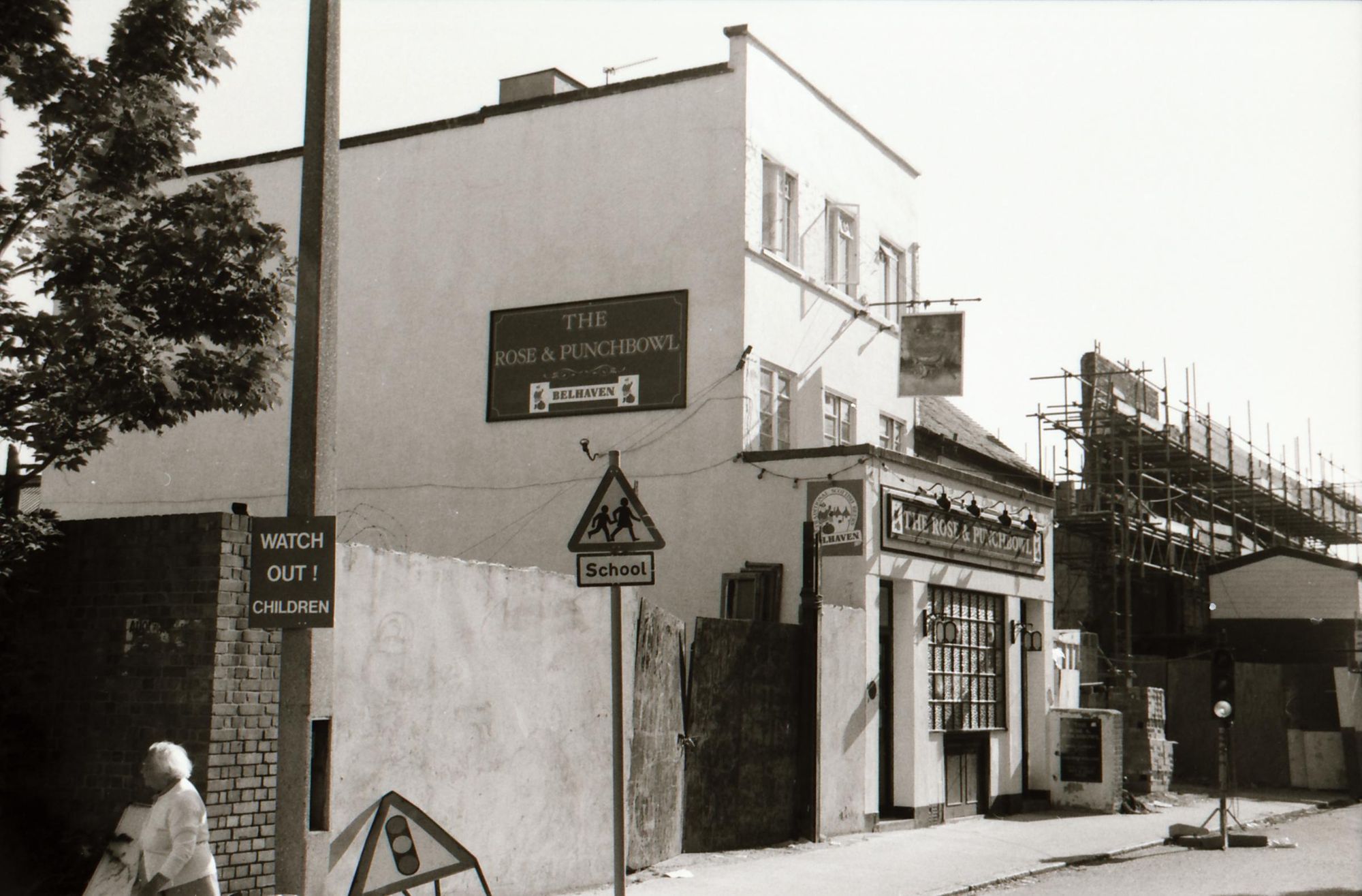 E1-Rose & Punchbowl taken Aug 1989.jpg. (Pub, External, Key). Published on 02-01-2018
