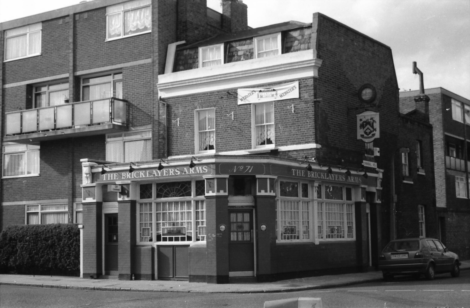 Bricklayers Arms London E1 taken 19-4-1987. (Pub, External, Key). Published on 27-12-2017