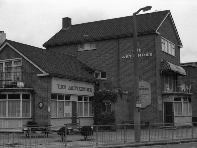 Artichoke London E1 taken in 1989. (Pub, External, Key). Published on 27-12-2017