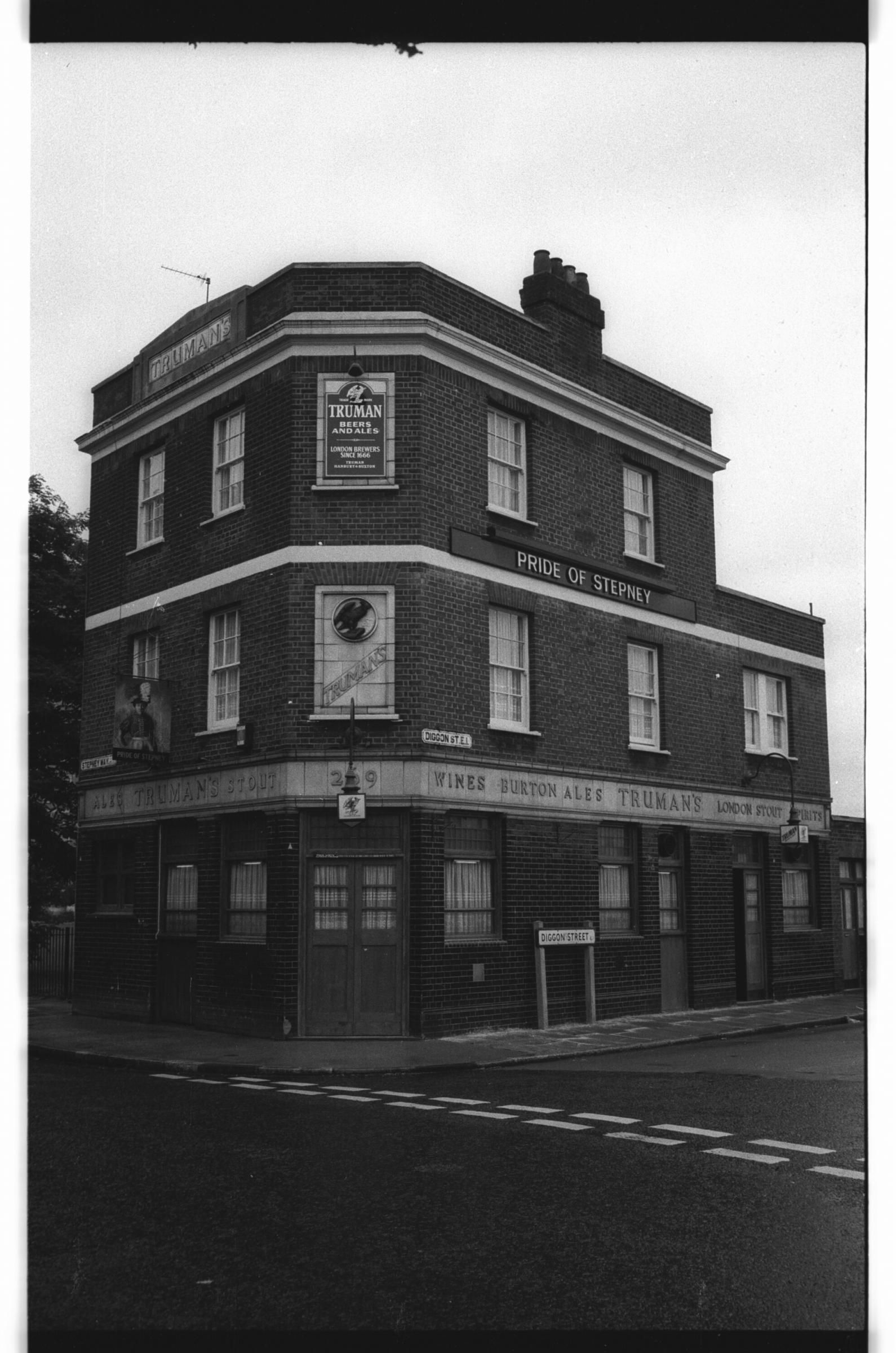 E1-Pride of Stepney July 1985.jpg. (Pub, External, Key). Published on 02-01-2018